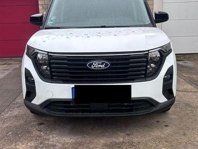 Gebraucht Ford Tourneo Courier Titanium 125 PS (91 kW) 2025 Weiß Van / Kleinbus