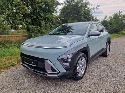 Neu Hyundai Kona Trend 139 PS (102 kW) 2025 Grün SUV