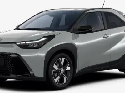 Neu Toyota Aygo X Pulse 116 PS (85 kW) 2026 Bicolorunilackierung tarragon/night sky black (urban khaki / black) SUV