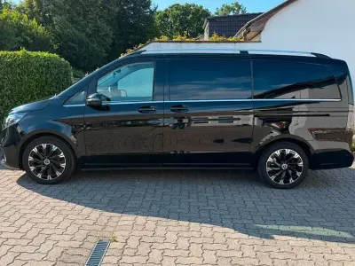 Gebraucht Mercedes V300 Avantgarde 237 PS (174 kW) 2024 Schwarz Van / Kleinbus