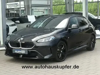 Gebraucht BMW 120 Performance 163 PS (119 kW) 2025 Blacksaphirschwarz Kleinwagen