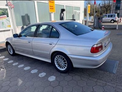 BMW 525