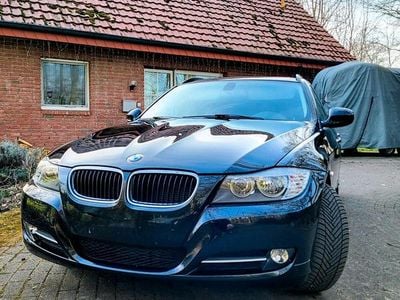 Gebraucht BMW 320 184 PS (135 kW) 2012 Schwarz Kombi