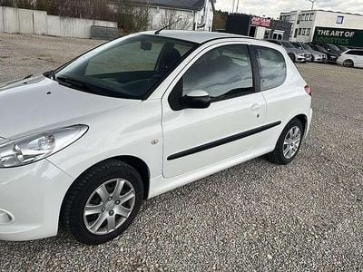 Gebraucht Peugeot 206 Basis 75 PS (55 kW) 2009 Weiß Kleinwagen