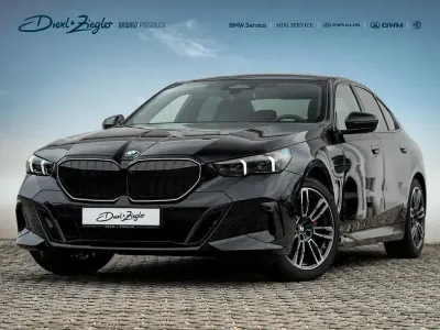 Gebraucht BMW 520 M Sport 197 PS (144 kW) 2025 Saphirschwarzmetallic Limousine