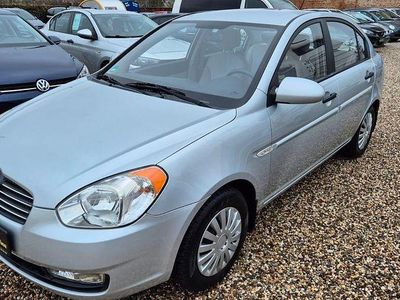 Gebraucht Hyundai Accent 97 PS (71 kW) 2009 Silber Limousine