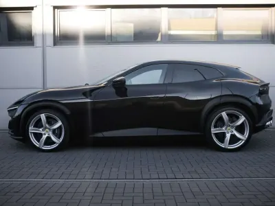 Nouă Ferrari Purosangue 719 CP (528 kW) 2026 Negru SUV