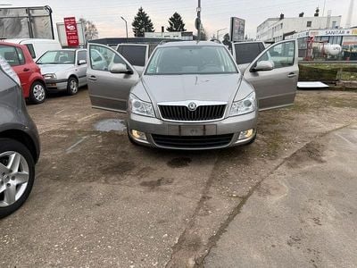 Grau Gebraucht 2009 Skoda Octavia Ambiente Kombi | 2.300 € (Guter Preis)