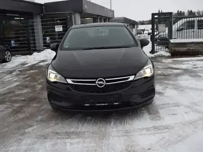 Usata Opel Astra Edition 105 CV (77 kW) 2017 Nero Berlina