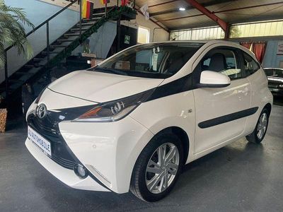 Gebraucht Toyota Aygo X-play 69 PS (50 kW) 2015 Weiß Kleinwagen