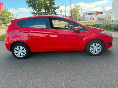 Gebraucht Ford Fiesta Titanium 95 PS (69 kW) 2017 Rot Kleinwagen