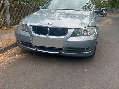 Silber Gebraucht 2005 BMW 325 Limousine | 8.500 €