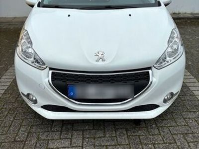 gebraucht Peugeot 208 1.6 e.HDI *TEMP*SHZ**PDC*BLUETOOH*TÜV NEU*