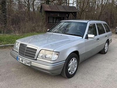 Gebraucht Mercedes E220 150 PS (110 kW) 1995 Silber Kombi