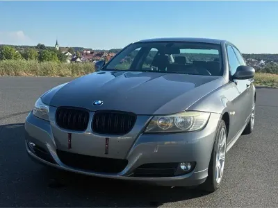 Gebraucht BMW 318 143 PS (105 kW) 2009 Silber Limousine