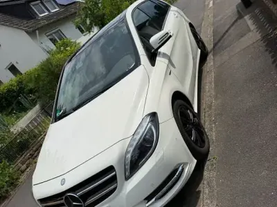 Gebraucht Mercedes B180 122 PS (89 kW) 2011 Weiß Van / Kleinbus