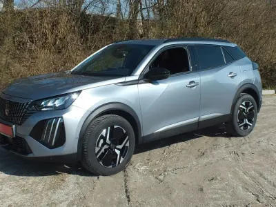 Gebraucht Peugeot 2008 Allure 131 PS (96 kW) 2024 Grau SUV