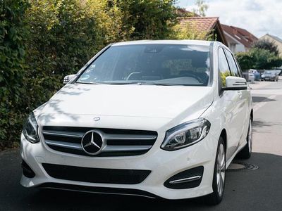 Usata Mercedes B200 136 CV (100 kW) 2015 Bianco Monovolume