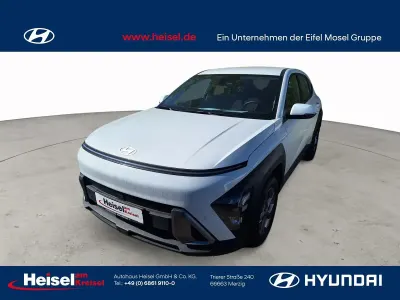 Gebraucht Hyundai Kona Select 141 PS (103 kW) 2024 Weiß SUV