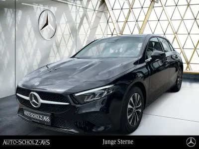 Gebraucht Mercedes A180 136 PS (100 kW) 2025 Unilack nachtschwarz Van / Kleinbus