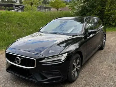 Gebraucht Volvo V60 Momentum 150 PS (110 kW) 2018 Schwarz Kombi