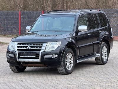 Schwarz Gebraucht 2016 Mitsubishi Pajero SUV | 23.900 € (Guter Preis)