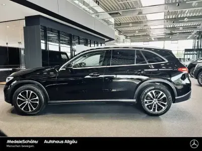 Gebraucht Mercedes GLC220 Avantgarde 197 PS (144 kW) 2023 Unilack schwarz SUV