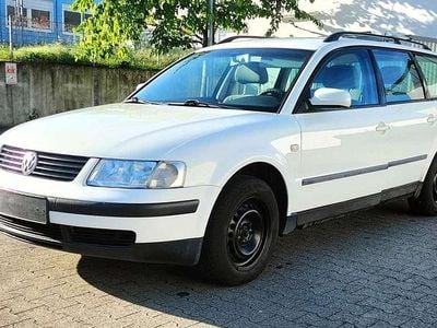Gebraucht VW Passat 101 PS (74 kW) 2000 Weiß Kombi