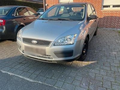 Usata Ford Focus 101 CV (74 kW) 2005 Argento Utilitaria
