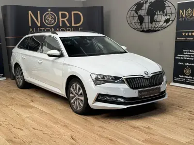 Gebraucht Skoda Superb Ambition 218 PS (160 kW) 2022 Moonweiss metallic (metallic) Kombi