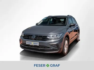 Gebraucht VW Tiguan Life 150 PS (110 kW) 2023 Delfingrau metallic SUV