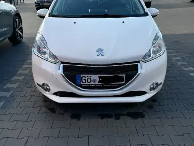 Gebraucht Peugeot 208 Active 82 PS (60 kW) 2013 Weiß Kleinwagen