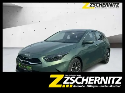 Gebraucht Kia Ceed Spirit 160 PS (117 kW) 2023 (exg) experiencegrün (m) Kleinwagen