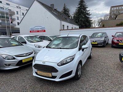 Gebraucht Ford Fiesta Trend 60 PS (44 kW) 2013 Frostweiß Kleinwagen