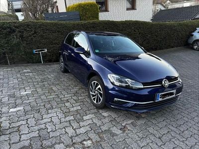 Gebraucht VW Golf VII Highline 150 PS (110 kW) 2019 Blau Limousine