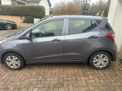 Gebraucht Hyundai i10 Classic 67 PS (49 kW) 2016 Grau Kleinwagen