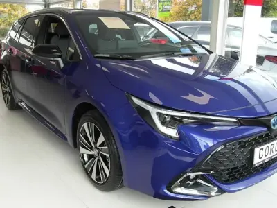 Neu Toyota Corolla 196 PS (144 kW) 2026 Blau Kombi