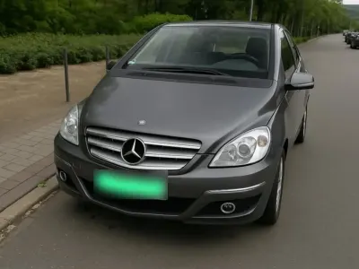 Gebraucht Mercedes B180 109 PS (80 kW) 2010 Grau Van / Kleinbus