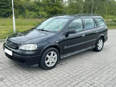Używany Opel Astra 2009 Czarny Kombi