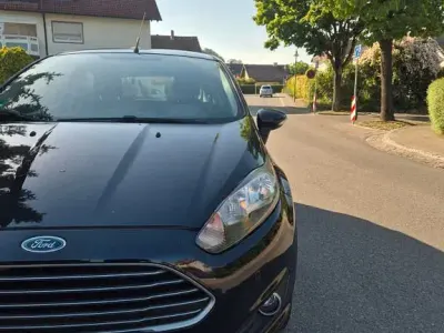 Usata Ford Fiesta SYNC Edition 101 CV (74 kW) 2015 Nero Utilitaria