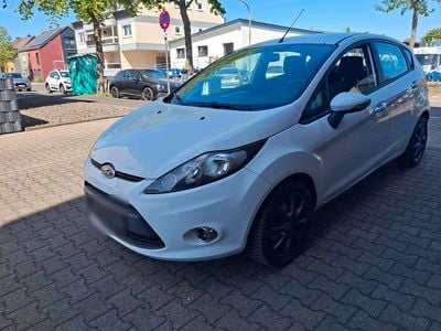 Begagnad Ford Fiesta 82 HK (60 kW) 2011 Vit Halvkombi