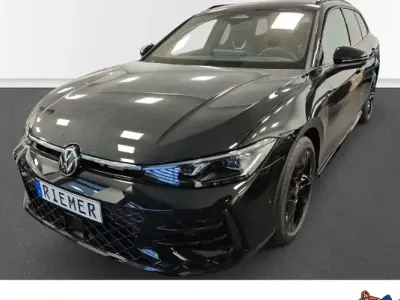 Gebraucht VW Passat R-line 150 PS (110 kW) 2024 Grenadillschwarz metallic Kombi