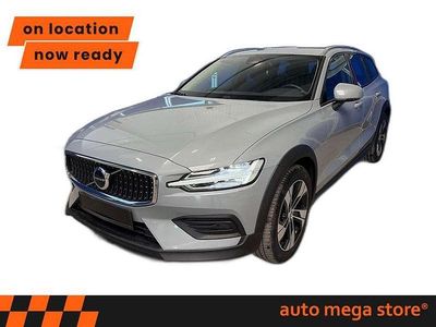 Gebraucht Volvo V60 CC Plus 197 PS (144 kW) 2023 Vapour grey / metallic Kombi