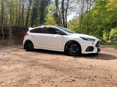 Weiß Gebraucht 2017 Ford Focus RS Limousine | 32.000 €