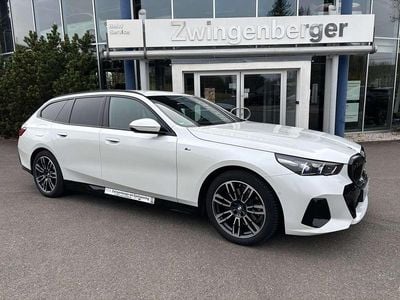 Gebraucht BMW 520 M Sport 197 PS (144 kW) 2024 Mineralweiss Kombi