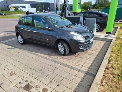 Grau Gebraucht 2007 Renault Clio II Authentique Limousine | 4.000 € (Teuer)