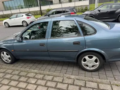 Brugt Opel Vectra 101 HK (74 kW) 1997 Grøn Sedan
