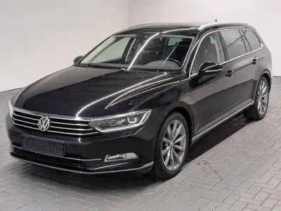 Gebraucht VW Passat R-line 150 PS (110 kW) 2019 Tiefschwarzmet. Kombi