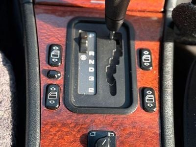 Gebraucht Mercedes 230 150 PS (110 kW) 1995 Grün Limousine