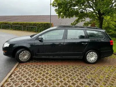 Gebraucht VW Passat 122 PS (89 kW) 2009 Schwarz Kombi